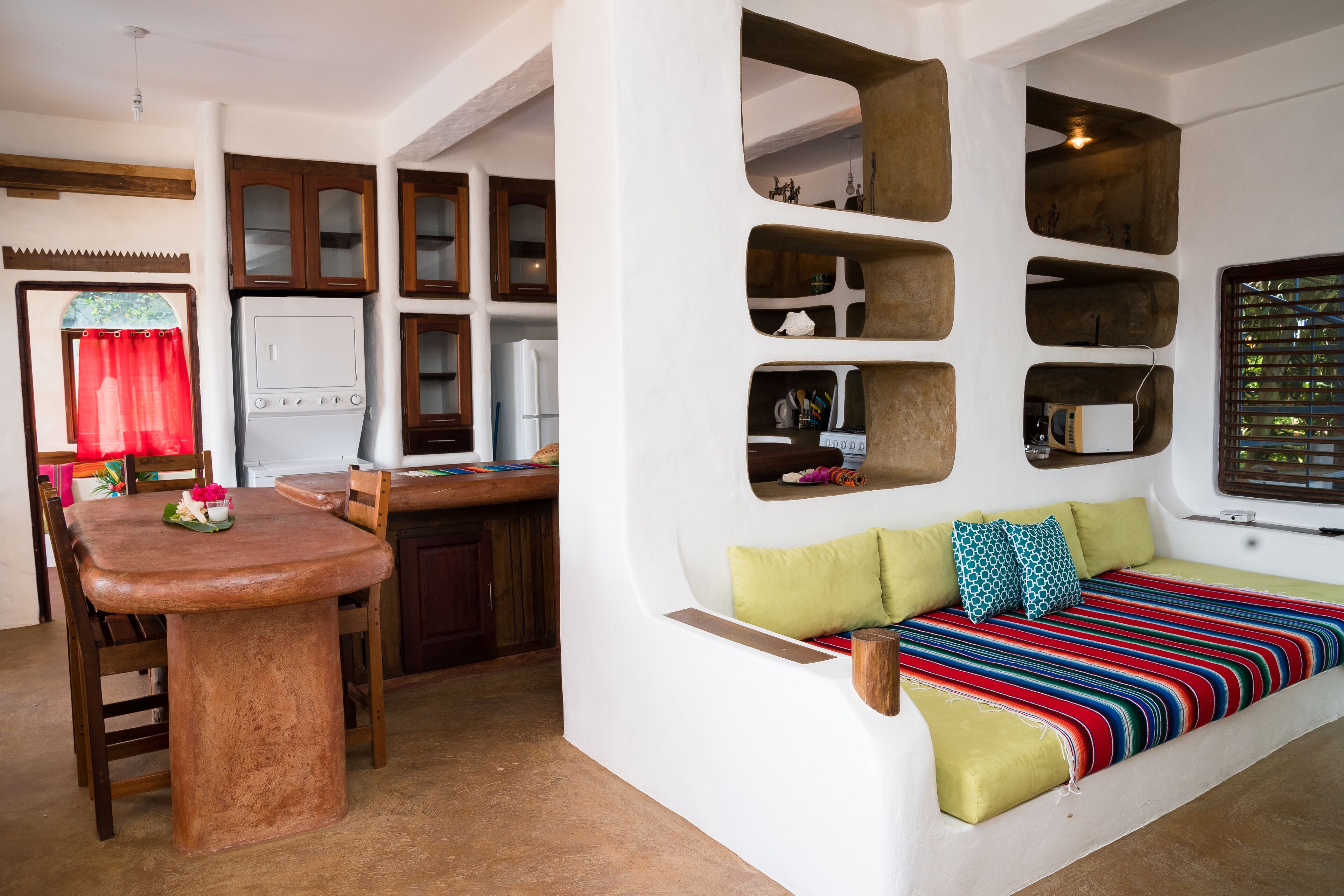 Ático, 4 habitaciones, acceso a la piscina, vistas al mar | Zona de estar | Una televisión de pantalla plana, Netflix, Hulu, servicios de streaming