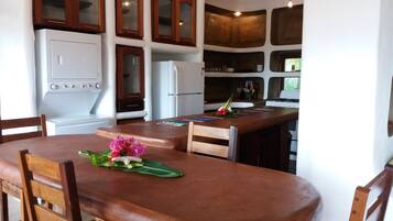 Penthouse, 4 Bedrooms, Pool Access, Sea View | Private kitchen | Full-size fridge, microwave, oven, stovetop