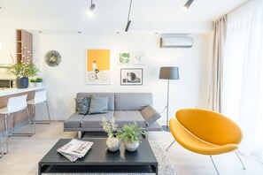 Leilighet | Oppholdsområde | En 1-tommers Flatskjerm-TV med digitale kanaler samt TV