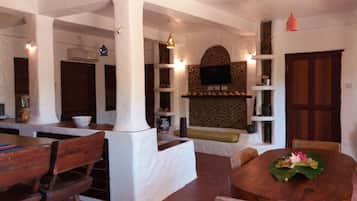 Family Condo, 3 Bedrooms, Pool Access, Poolside | Living area | Flat-screen TV, pay movies