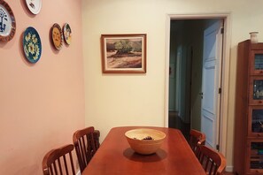 Apartment | Essbereich im Zimmer