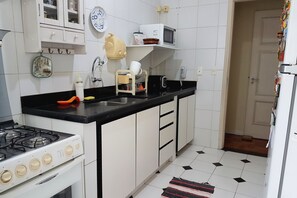 Apartamento | Cozinha privada | Geladeira, micro-ondas