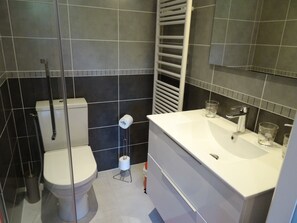 Superior Double Room | Bathroom