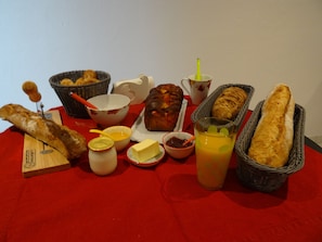 Free daily continental breakfast