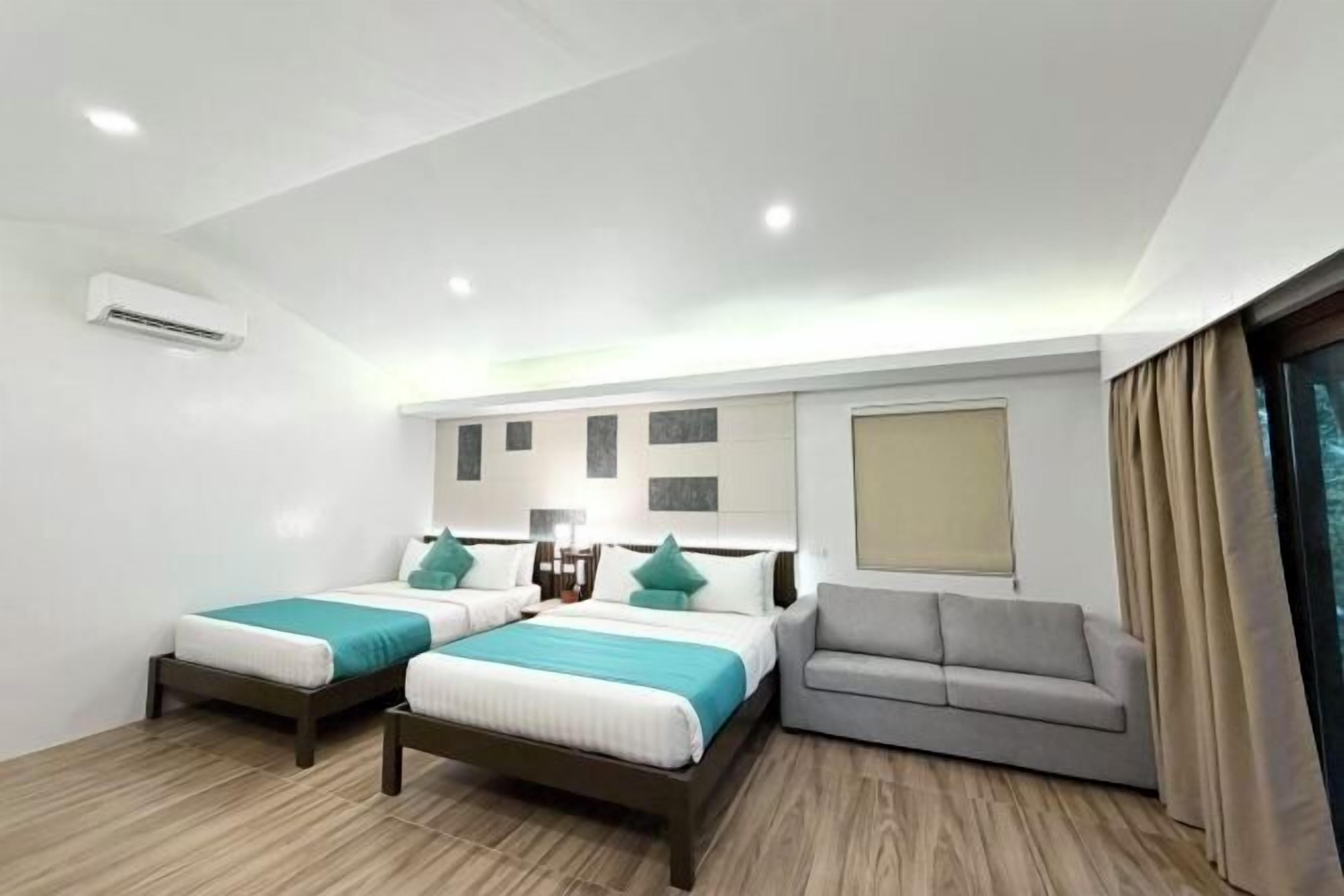 Egyptian cotton sheets, premium bedding, in-room safe, bed sheets