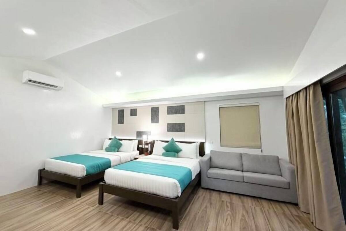 Egyptian cotton sheets, premium bedding, in-room safe, bed sheets