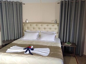 Soundproofing, free WiFi, bed sheets