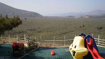 Kawasan main kanak-kanak – terbuka