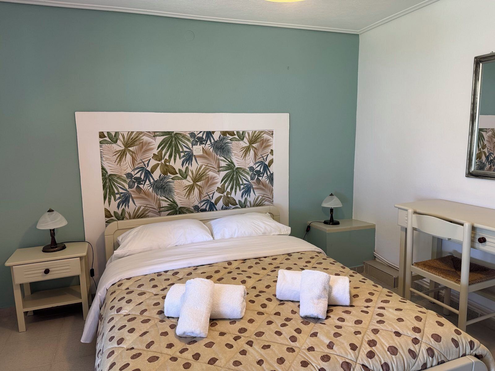 Family Room | Soundproofing, free WiFi, bed sheets