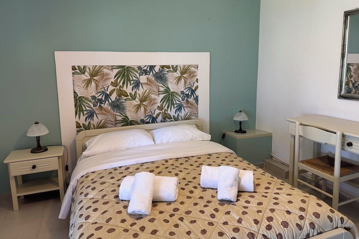 Family Room | Soundproofing, free WiFi, bed sheets