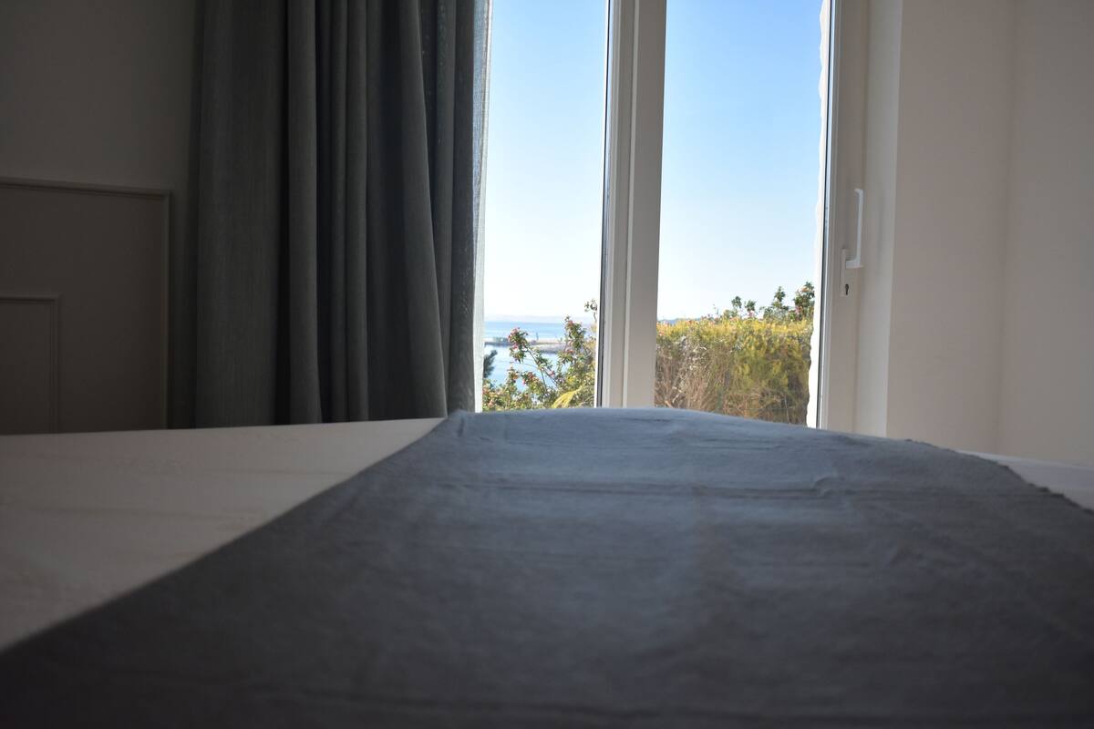 Comfort Studio, Sea View | 6 bedrooms, premium bedding, iron/ironing board, free WiFi