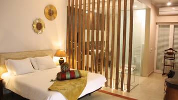 6 bedrooms, premium bedding, individually decorated, iron/ironing board