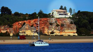 View from property - Encosta Da Praia Luxury Villa Private Pool Near Beach (Lagoa)