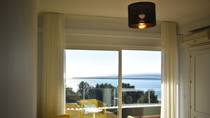 Flat-screen TV, DVD player, toys, books - Encosta Da Praia Luxury Villa Private Pool Near Beach (Lagoa)