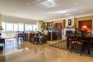 Lobby-Lounge