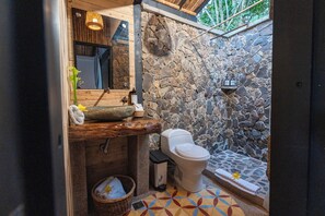 Cabana superluxo | Banheiro | Chuveiro, produtos de toalete grátis, toalhas de banho 