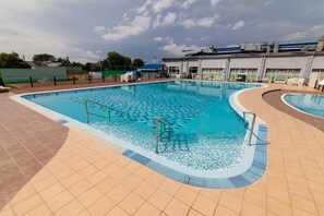 Piscina coperta, piscina all'aperto