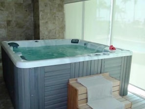室內 Spa 池