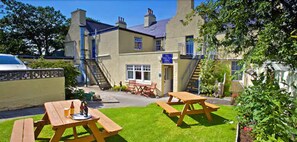 Outdoor dining - West End Guest House (Kirkwall)