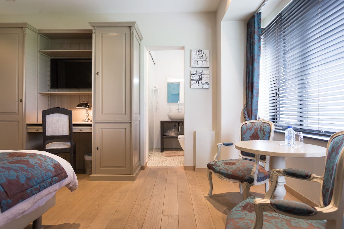 standard double room (charme) | premium bedding, minibar, in-room safe, desk