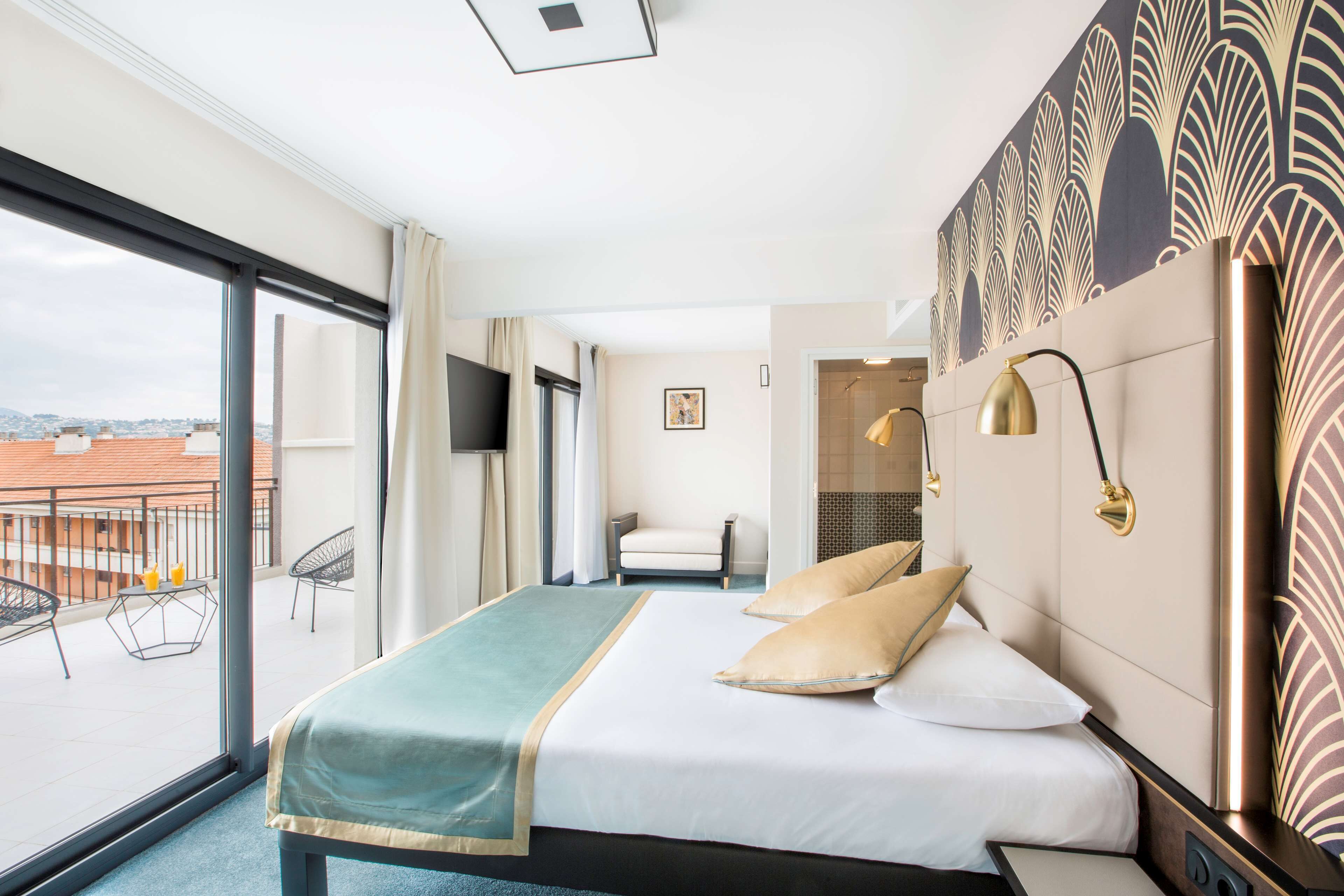 superior room, 1 queen bed, non smoking, terrace (twin bed on request) | premium bedding, in-room safe, desk, soundproofing