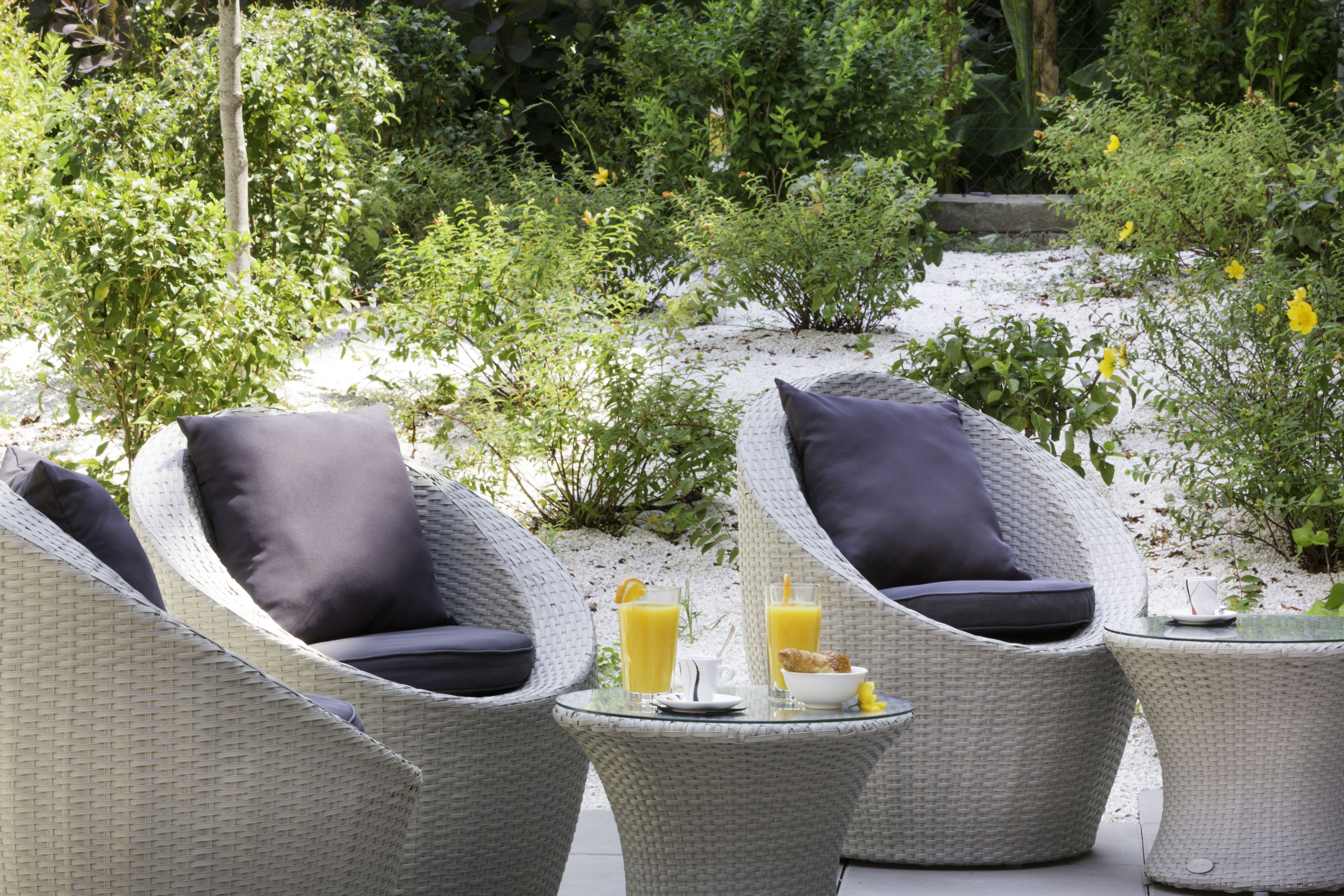 daily cooked-to-order breakfast (eur 14.50 per person)