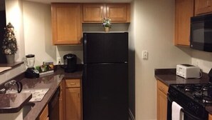 City Apartment, 2 Bedrooms | Private kitchen | Coffee/tea maker, refrigerator (on request), microwave (on request) - Inner Harbor Apartment (Baltimore)
