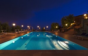 Outdoor pool, pool loungers - I Sette Borghi (Massa e Cozzile)