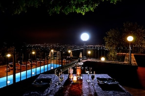 屋外ダイニングエリア