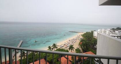 Hipstrip Beach Studio