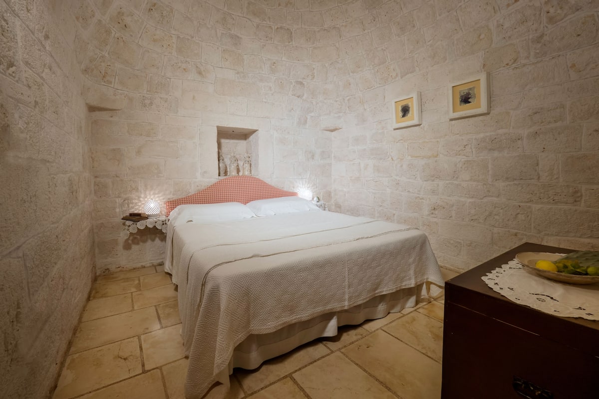 Trullo Pietra Suite | 1 bedroom, premium bedding, minibar, individually furnished