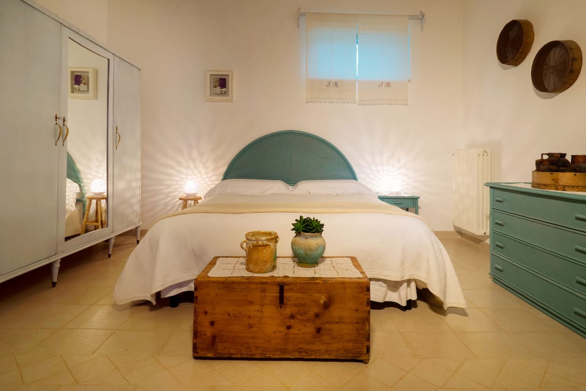 Luxe beddengoed, een minibar, verduisterende gordijnen