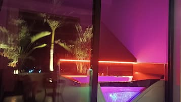 Suite panorámica | Edredones de plumas, minibar, espacio para trabajar con un portátil