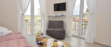 Tripla familiare | Minibar, una scrivania, insonorizzazione, Wi-Fi gratuito
