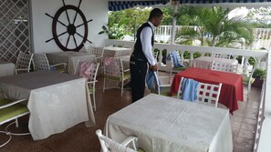 Outdoor dining - High Tides Beach Studio (Montego Bay)