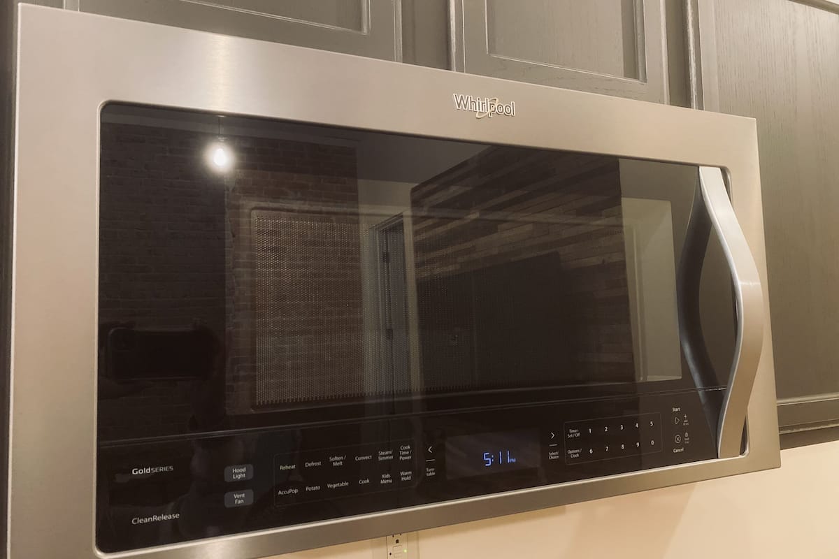 luxury studio, 1 queen bed (204) | private kitchenette | mini-fridge, coffee/tea maker, high chair