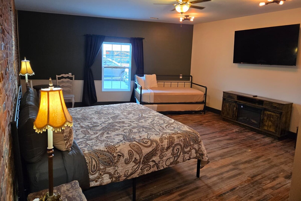 Luxury Studio, Non Smoking | Premium bedding, memory foam beds, laptop workspace, blackout drapes