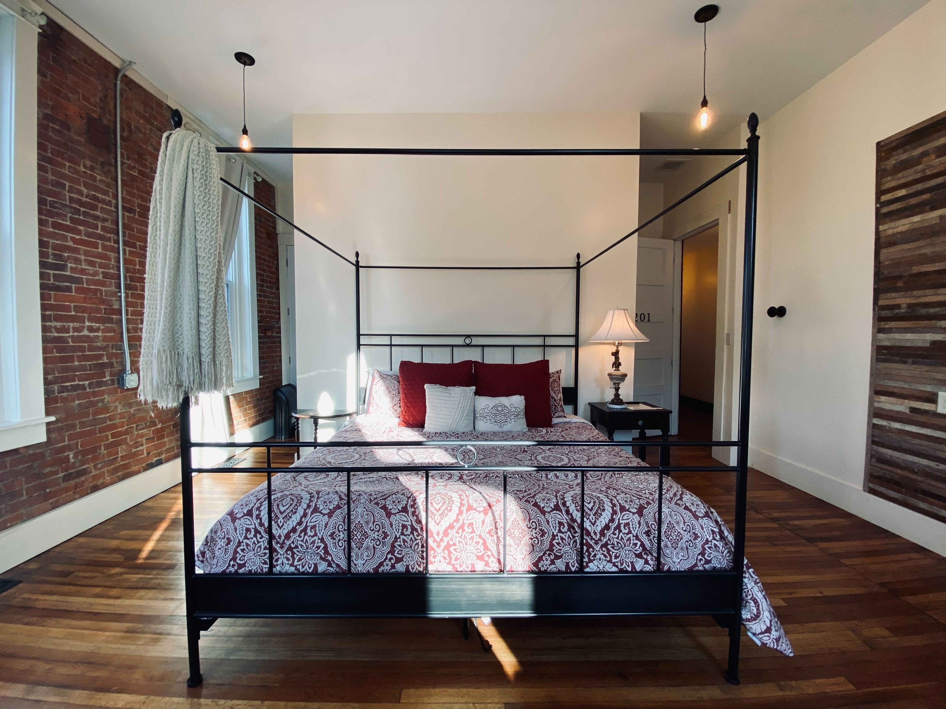 Estudio de lujo, 1 cama de matrimonio grande (201) | Ropa de cama de alta calidad, colchones viscoelásticos, cortinas opacas