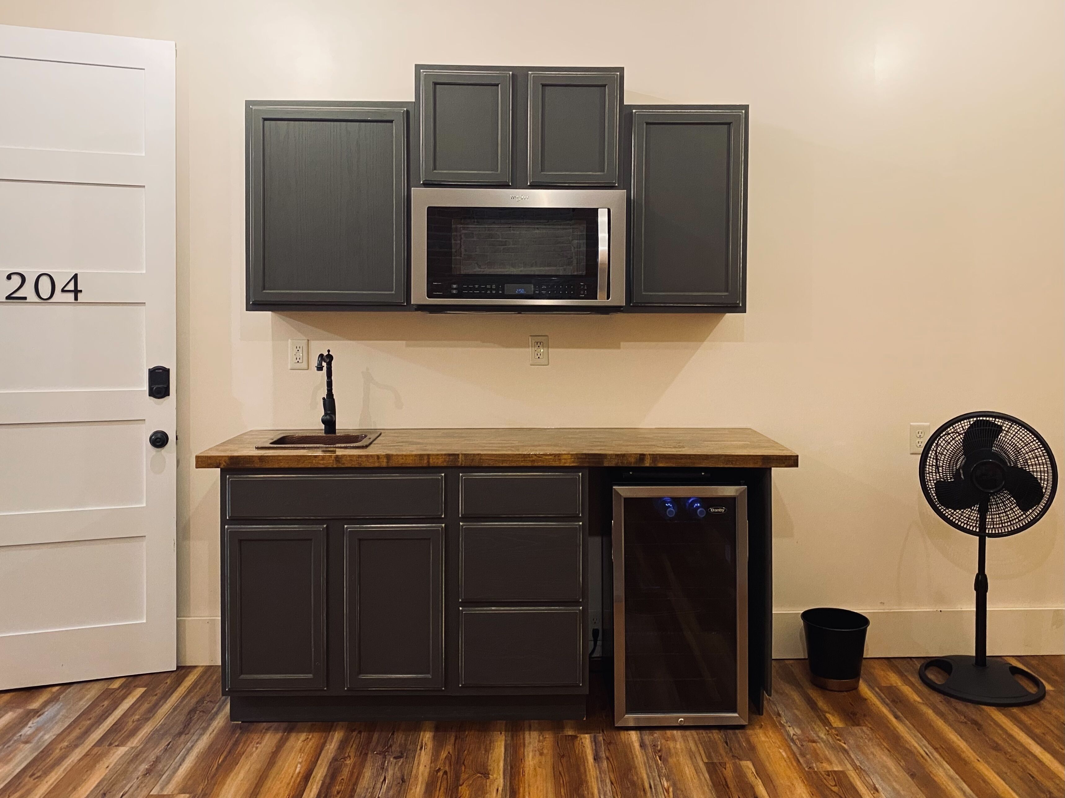 luxury studio, 1 queen bed (204) | private kitchenette | mini-fridge, coffee/tea maker, high chair