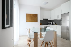 In-room dining - S'alamera Suites Hotel & Apartments (Santa Eulalia del Rio)