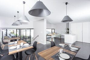 Free daily continental breakfast - Praia de Santos - Exclusive Guest House (Ponta Delgada)