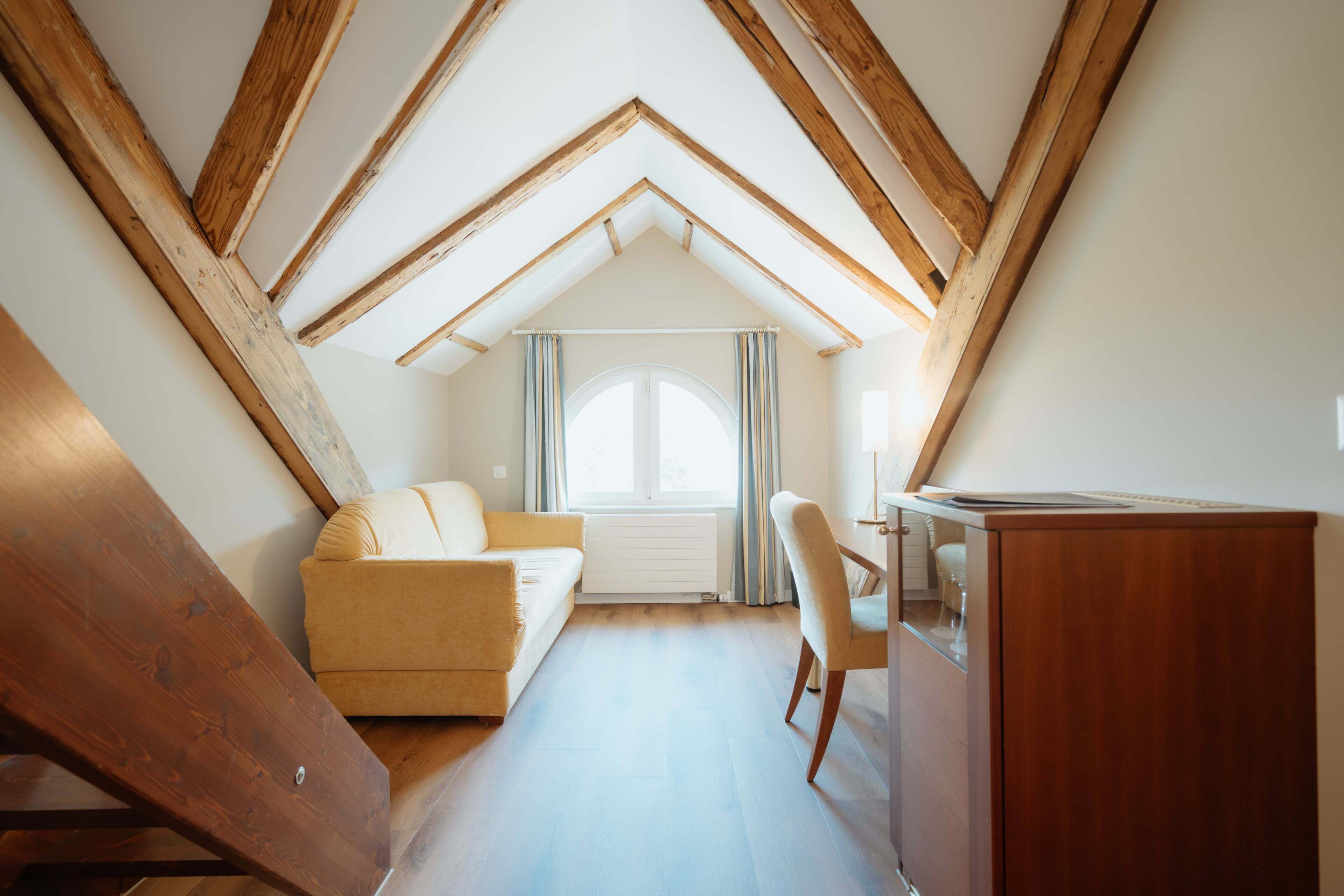 Standard-Suite | Zimmersafe, Schreibtisch, Verdunkelungsvorhänge, schallisolierte Zimmer