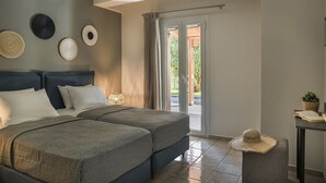A bedroom with a bed, a desk, and a view of the outdoors. - Emily Villas (Kefalonia)