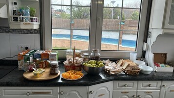 Desayuno continental gratuito y diario