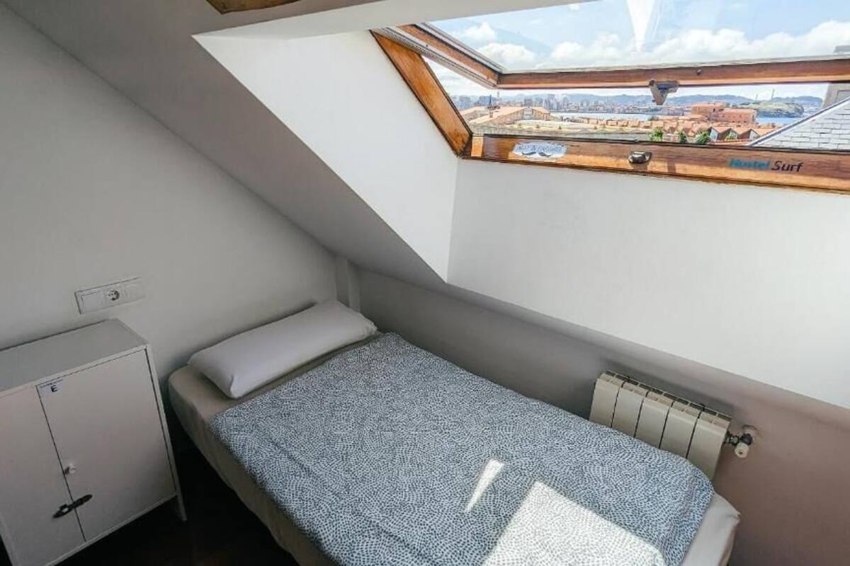 Blackout drapes, free WiFi, bed sheets