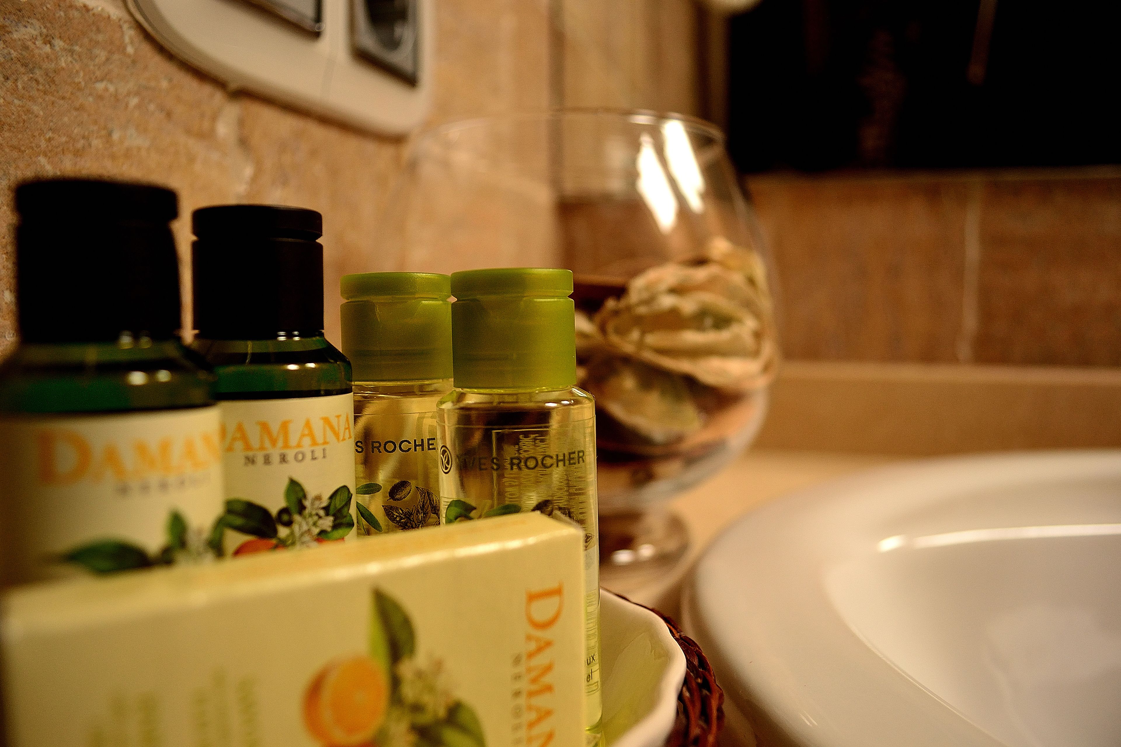 double room, sea view | bathroom amenities | combined shower/bathtub, free toiletries, hair dryer, bidet