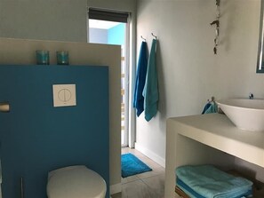 Villa | Bathroom