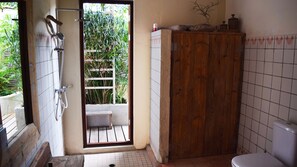 Apartment | Pancuran Bilik Mandi