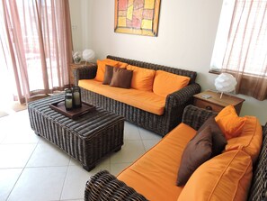 Casa | Sala de estar | Televisión, reproductor de DVD y estación para iPod 