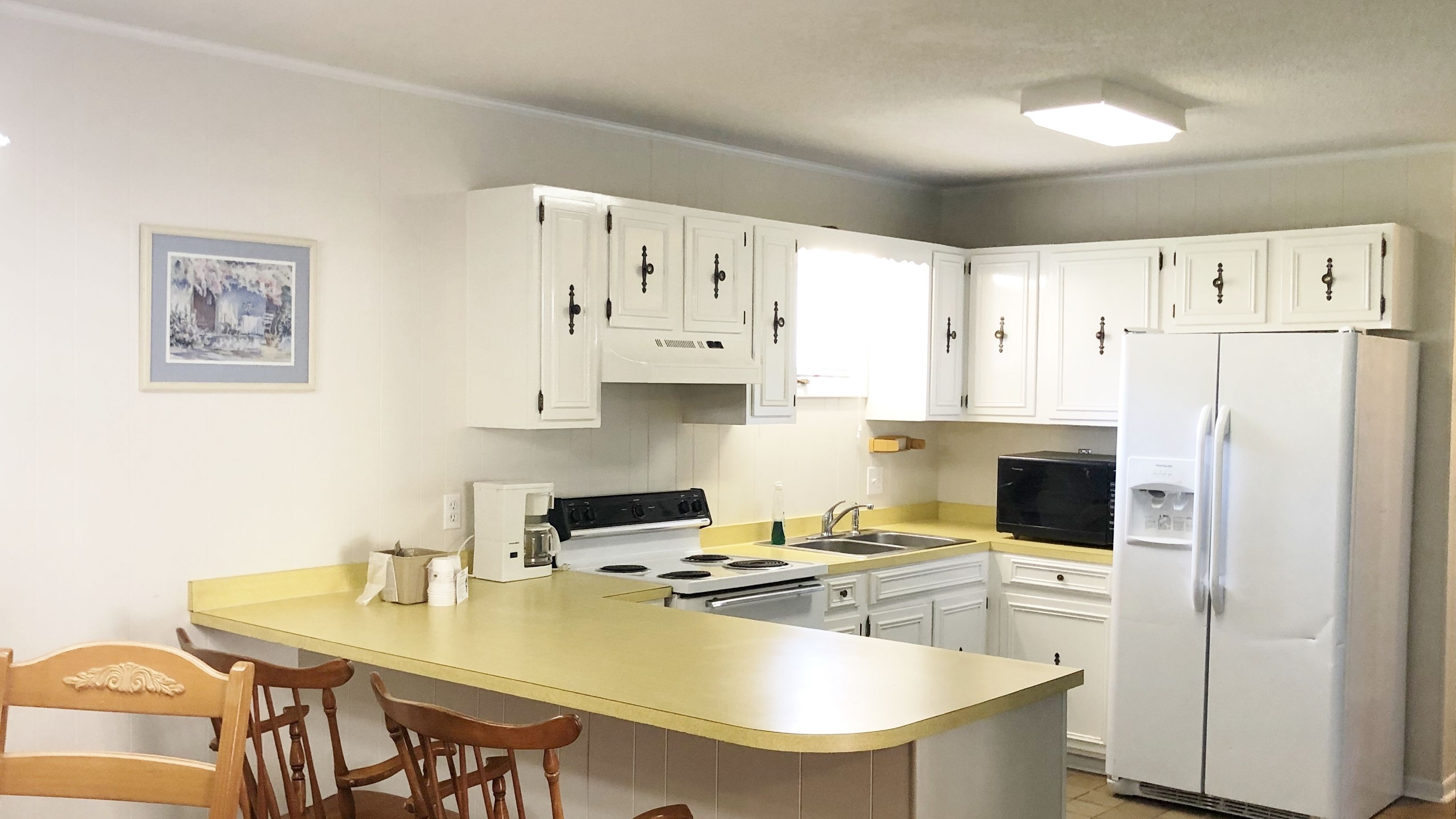 family cottage, 2 bedrooms, kitchen, mountain view | private kitchen | microwave, coffee/tea maker